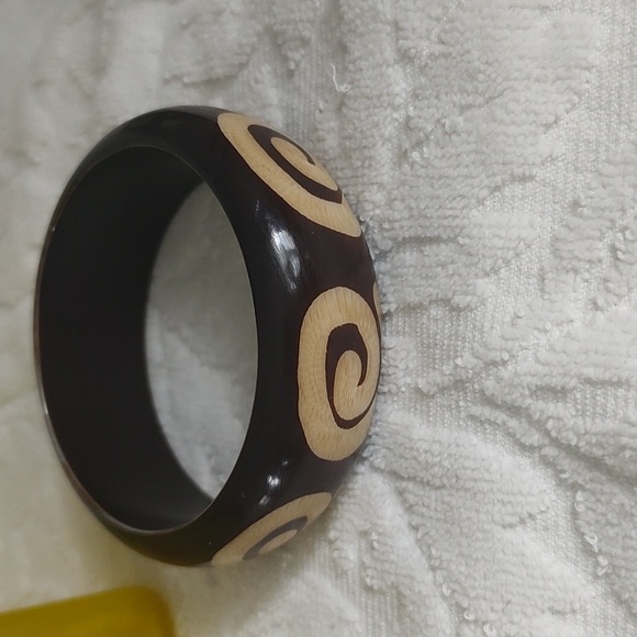 Beautiful Bangle - Picture 3 of 6